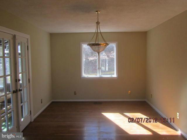 18702 Red Maple Court Triangle, VA 22172 - Photo 7 of 10 Dining Room