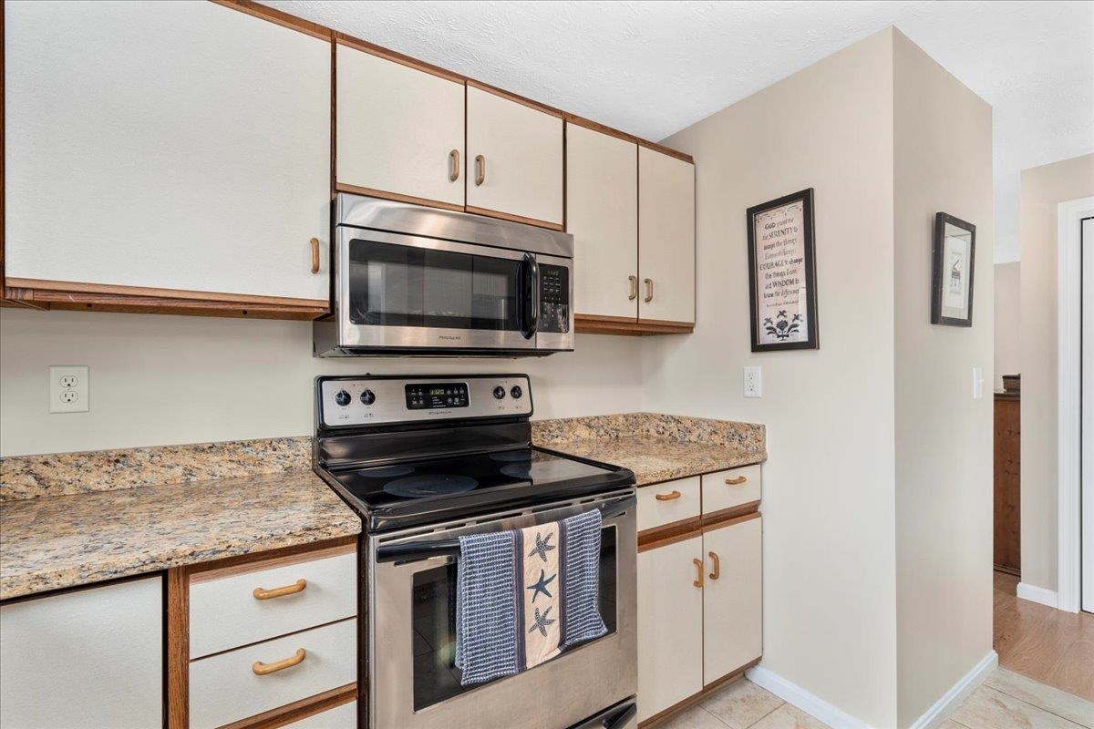 7 Corduroy Road, Unit 10 Amherst, NH 03031 - Photo 10 of 41 Gallery Image 10