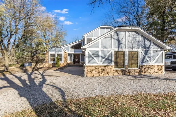 $325,000 | 820 Madapalla Court, Derby, KS 67037
