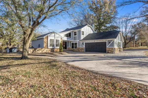 $325,000 | 820 Madapalla Court, Derby, KS 67037