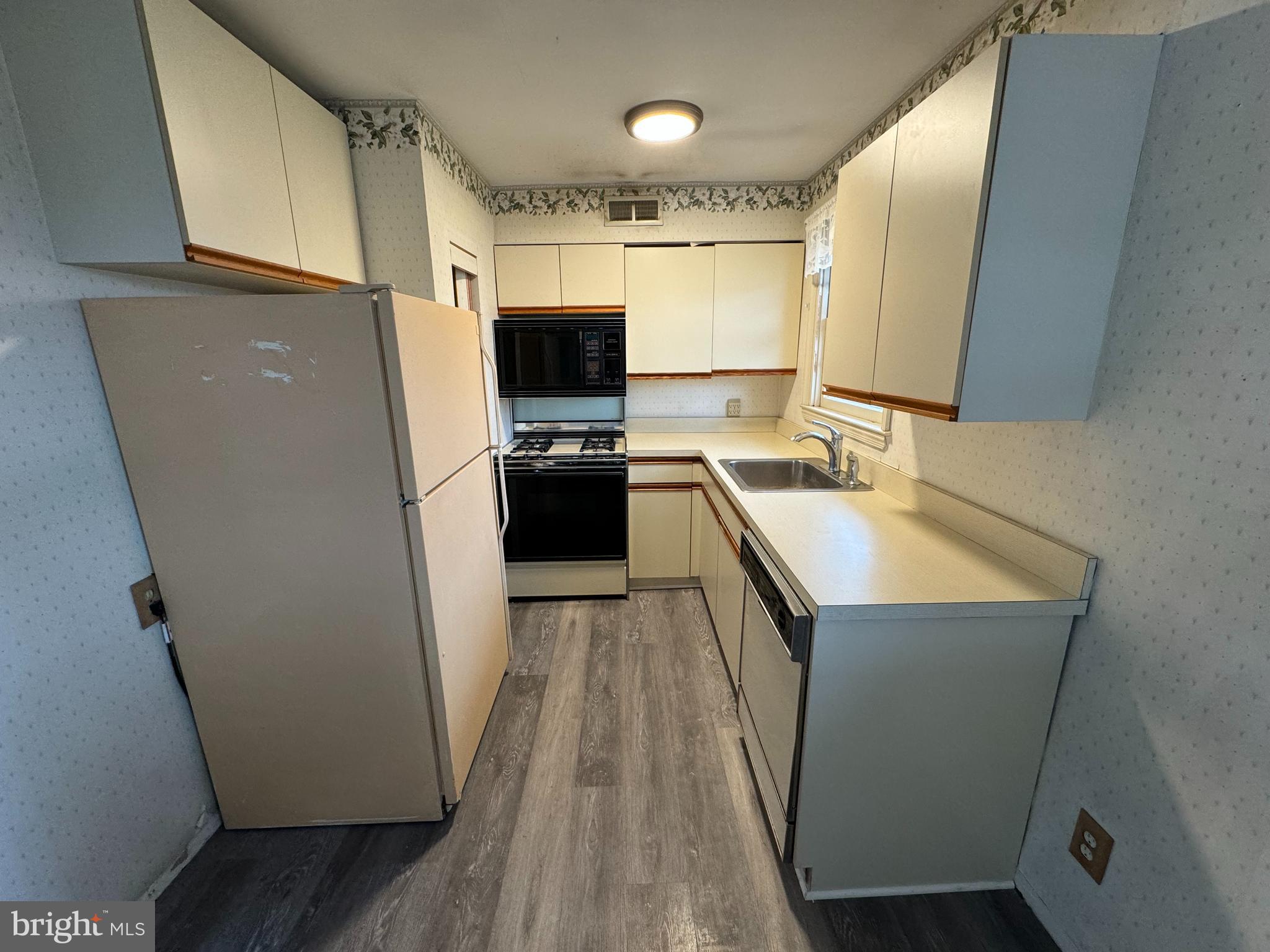 1516 Rhawn Street Philadelphia, PA 19111 - Photo 3 of 12 Gallery Image 3
