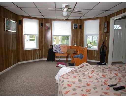 487 Rathbun Street Woonsocket, RI 02895 - Photo 7 of 17 Living Room.