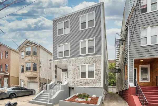 $2,000 | 77 Randolph Avenue, Unit 3R, Jersey City, NJ 07305