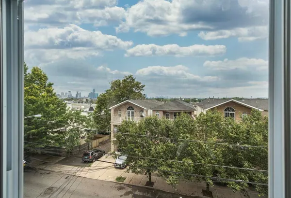 $2,000 | 77 Randolph Avenue, Unit 3R, Jersey City, NJ 07305
