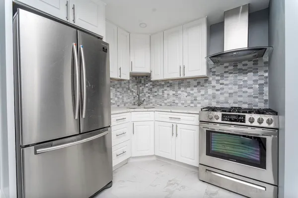 $2,000 | 77 Randolph Avenue, Unit 3R, Jersey City, NJ 07305