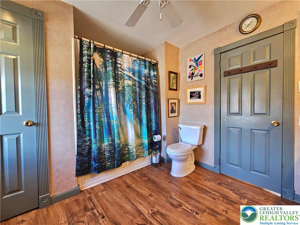 205 Valley View Road Hellertown, PA 18055 - Photo 18 of 27 Hall bath