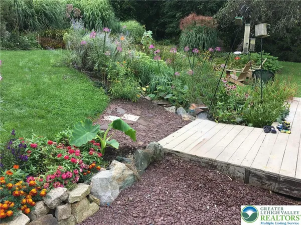 a view of a garden with flowers