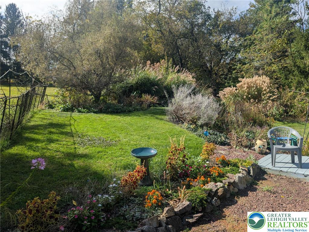 205 Valley View Road Hellertown, PA 18055 - Photo 3 of 27 Summer gardens