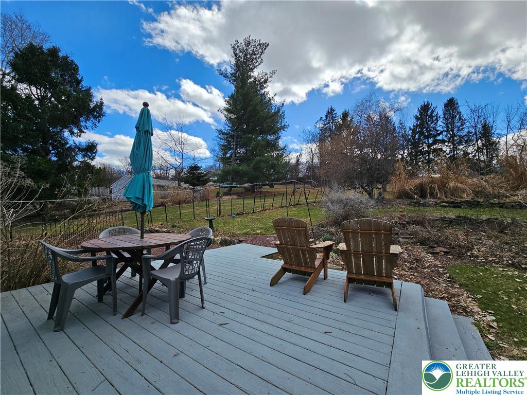 205 Valley View Road Hellertown, PA 18055 - Photo 6 of 27 Deck