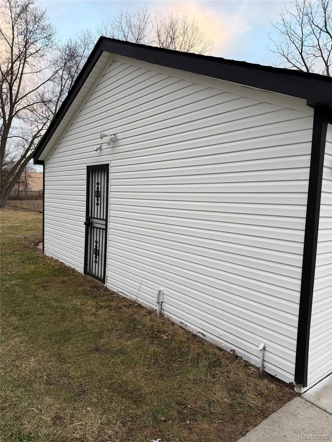 27284 Bunert Road Warren, MI 48088 - Photo 21 of 21 IMG_0648.jpeg