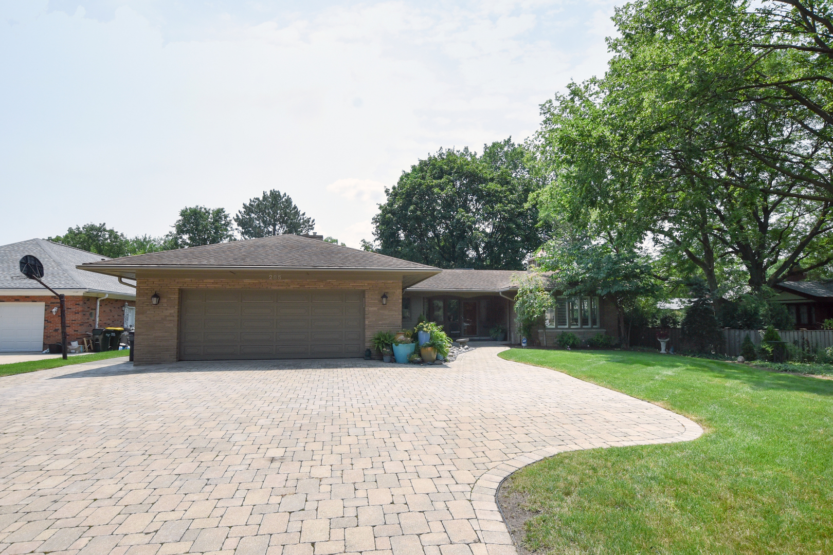 285 Gatesby Road Riverside, IL 60546 - Photo 2 of 51