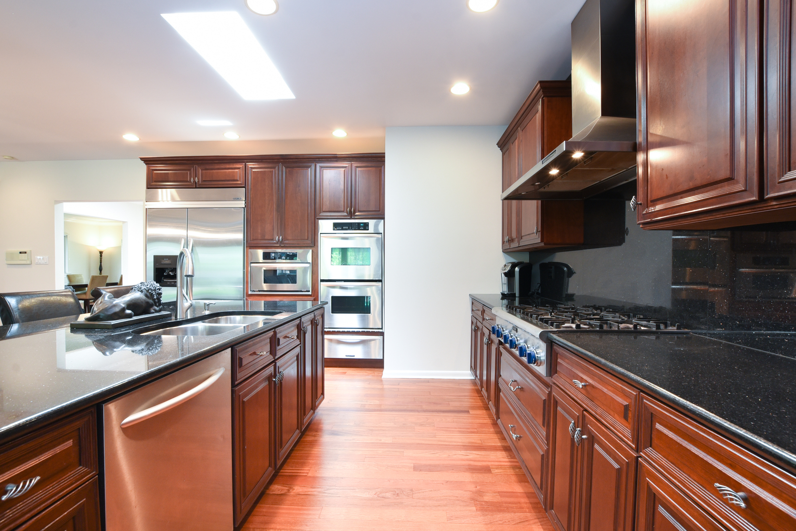 285 Gatesby Road Riverside, IL 60546 - Photo 11 of 51