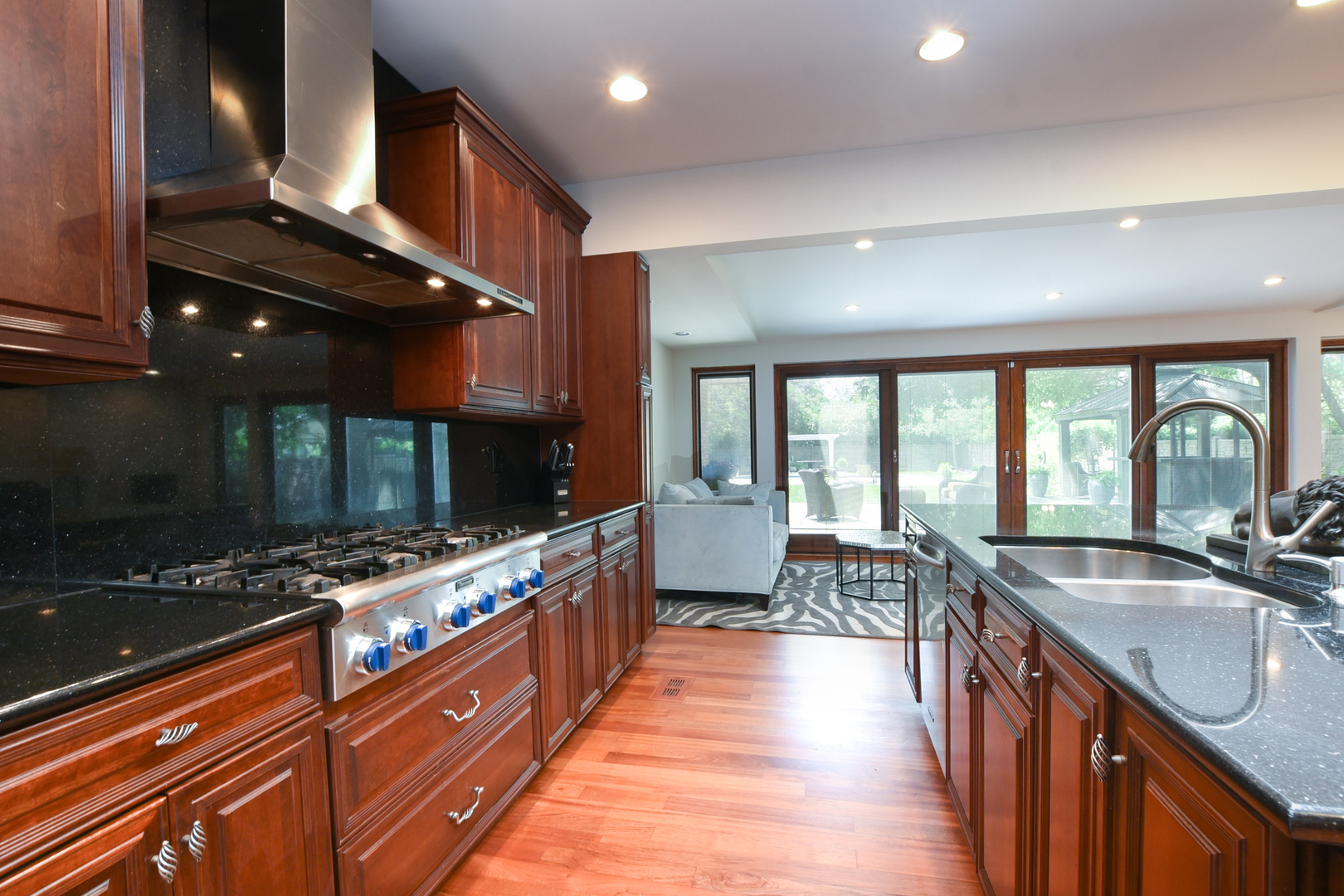 285 Gatesby Road Riverside, IL 60546 - Photo 12 of 51