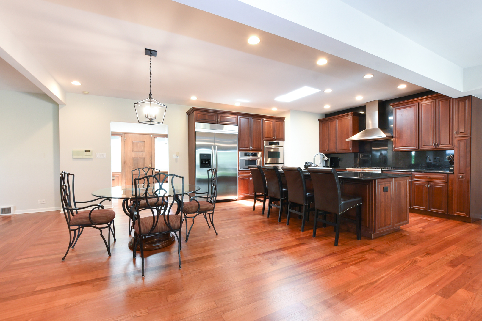 285 Gatesby Road Riverside, IL 60546 - Photo 7 of 51