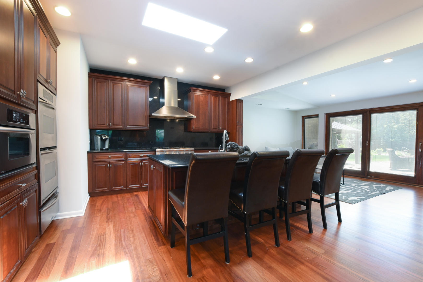 285 Gatesby Road Riverside, IL 60546 - Photo 8 of 51