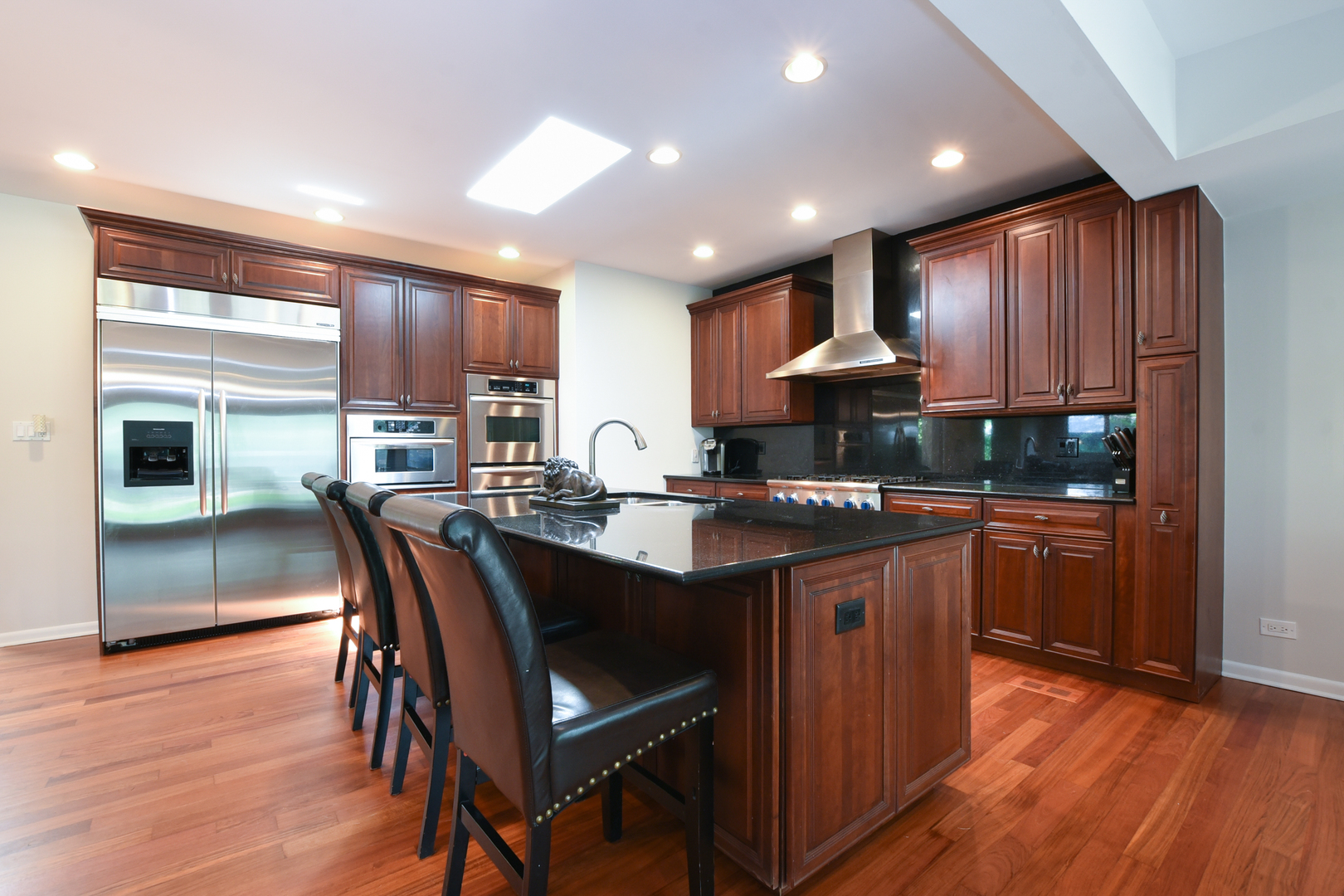 285 Gatesby Road Riverside, IL 60546 - Photo 10 of 51