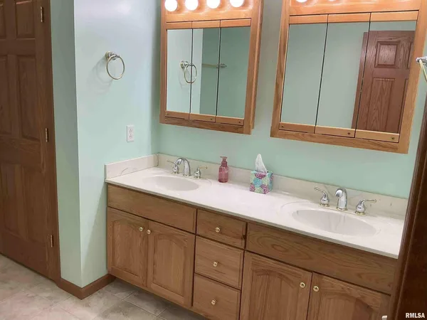 $2,400,000 | 1808 106th Avenue West, Milan, IL 61264