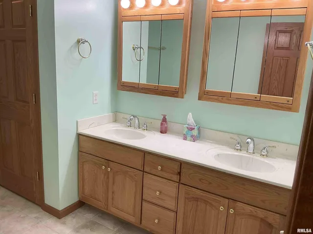 $2,400,000 | 1808 106th Avenue West, Milan, IL 61264