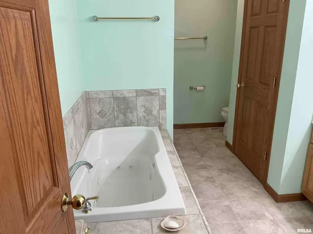 $2,400,000 | 1808 106th Avenue West, Milan, IL 61264