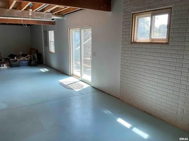 $2,400,000 | 1808 106th Avenue West, Milan, IL 61264