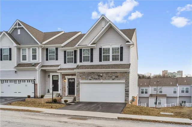 $2,800 | 171 Lockheed Drive, Coraopolis, PA 15108