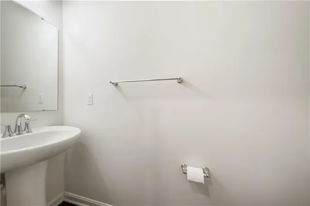 $2,800 | 171 Lockheed Drive, Coraopolis, PA 15108