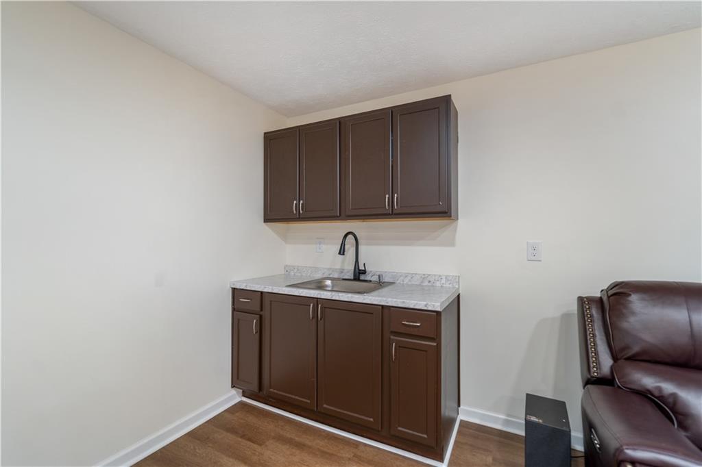 171 Lockheed Drive Coraopolis, PA 15108 - Photo 20 of 28