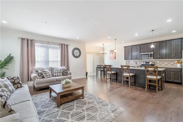 $2,800 | 171 Lockheed Drive, Coraopolis, PA 15108