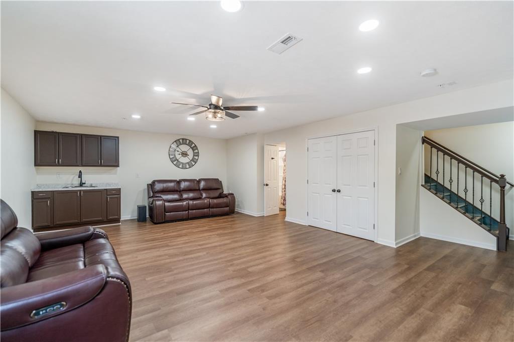 171 Lockheed Drive Coraopolis, PA 15108 - Photo 23 of 28