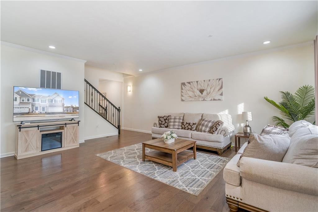 171 Lockheed Drive Coraopolis, PA 15108 - Photo 4 of 28