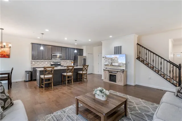 $2,800 | 171 Lockheed Drive, Coraopolis, PA 15108