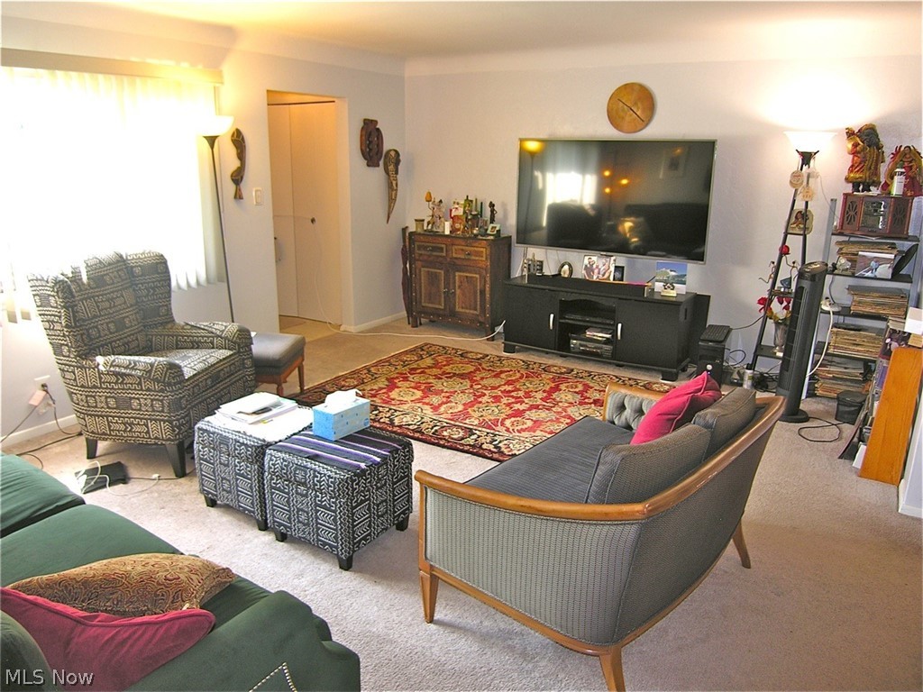 2074 Marshfield Road Cleveland, OH 44124 - Photo 8 of 15