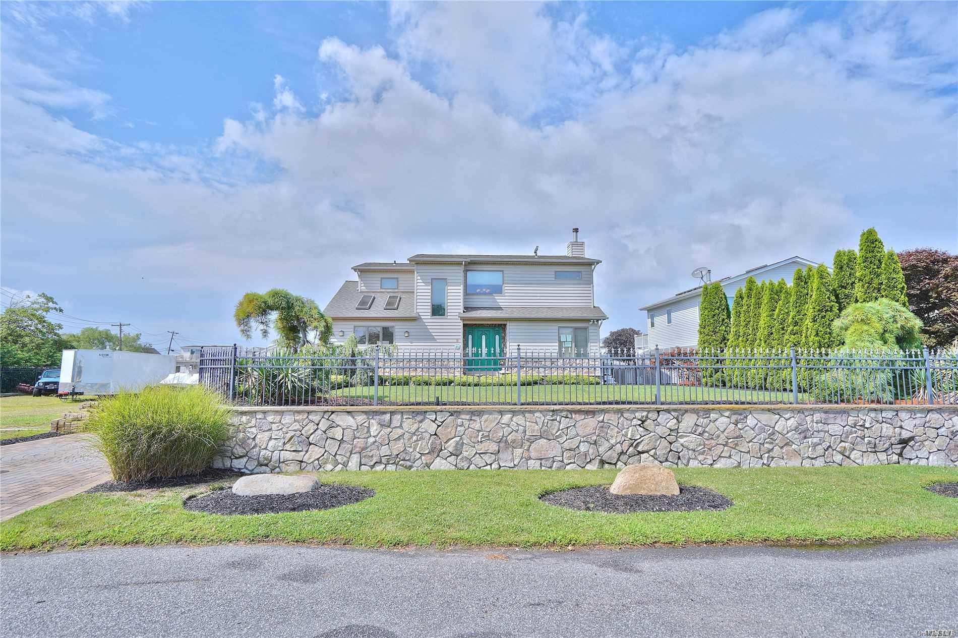 9 Roneck Court Shirley, NY 11967 - Photo 1 of 1 Gallery Image 1