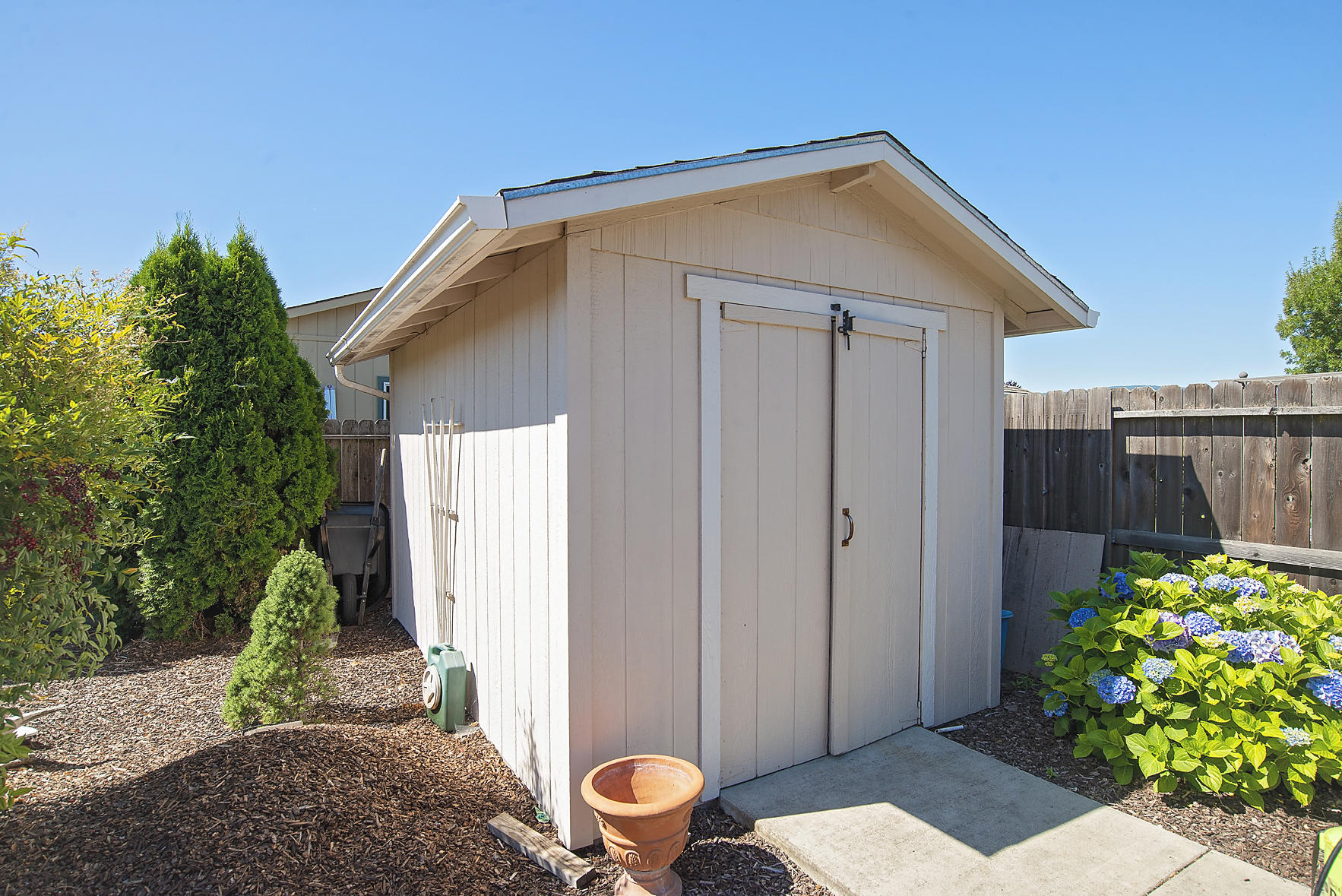 2462 Rabun Way Central Point, OR 97502 - Photo 25 of 31 Storage Shed