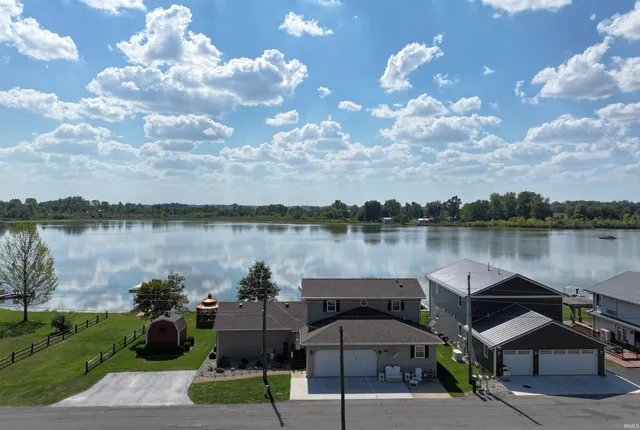 $500,000 | 11295 West Lakeshore Drive, Kewanna, IN 46939