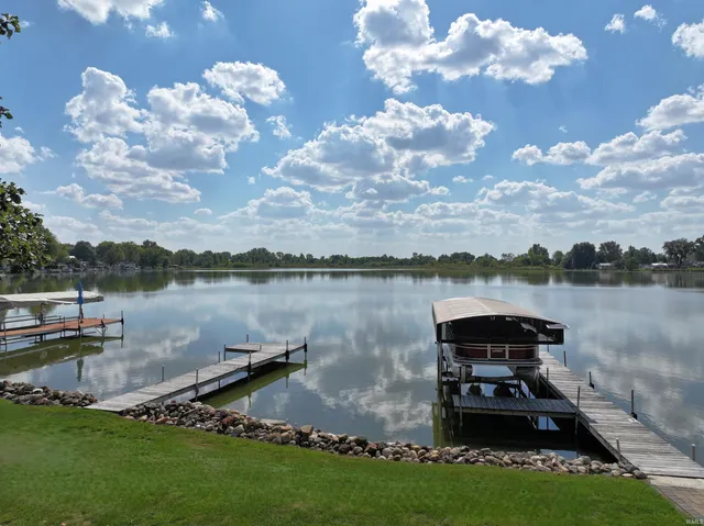 $500,000 | 11295 West Lakeshore Drive, Kewanna, IN 46939