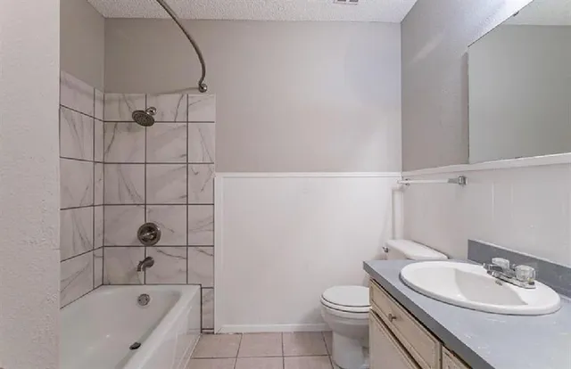 $2,000 | 913 Henslee Drive, Euless, TX 76040