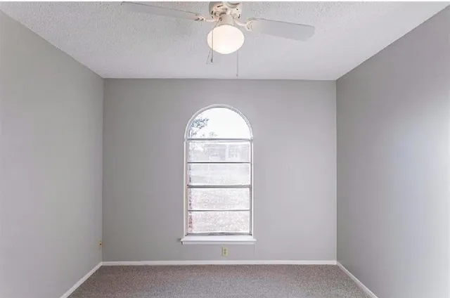 $2,000 | 913 Henslee Drive, Euless, TX 76040