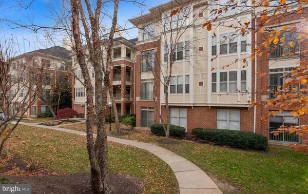 $2,500 | 1860 Stratford Park Place, Unit 201, Reston, VA 20190