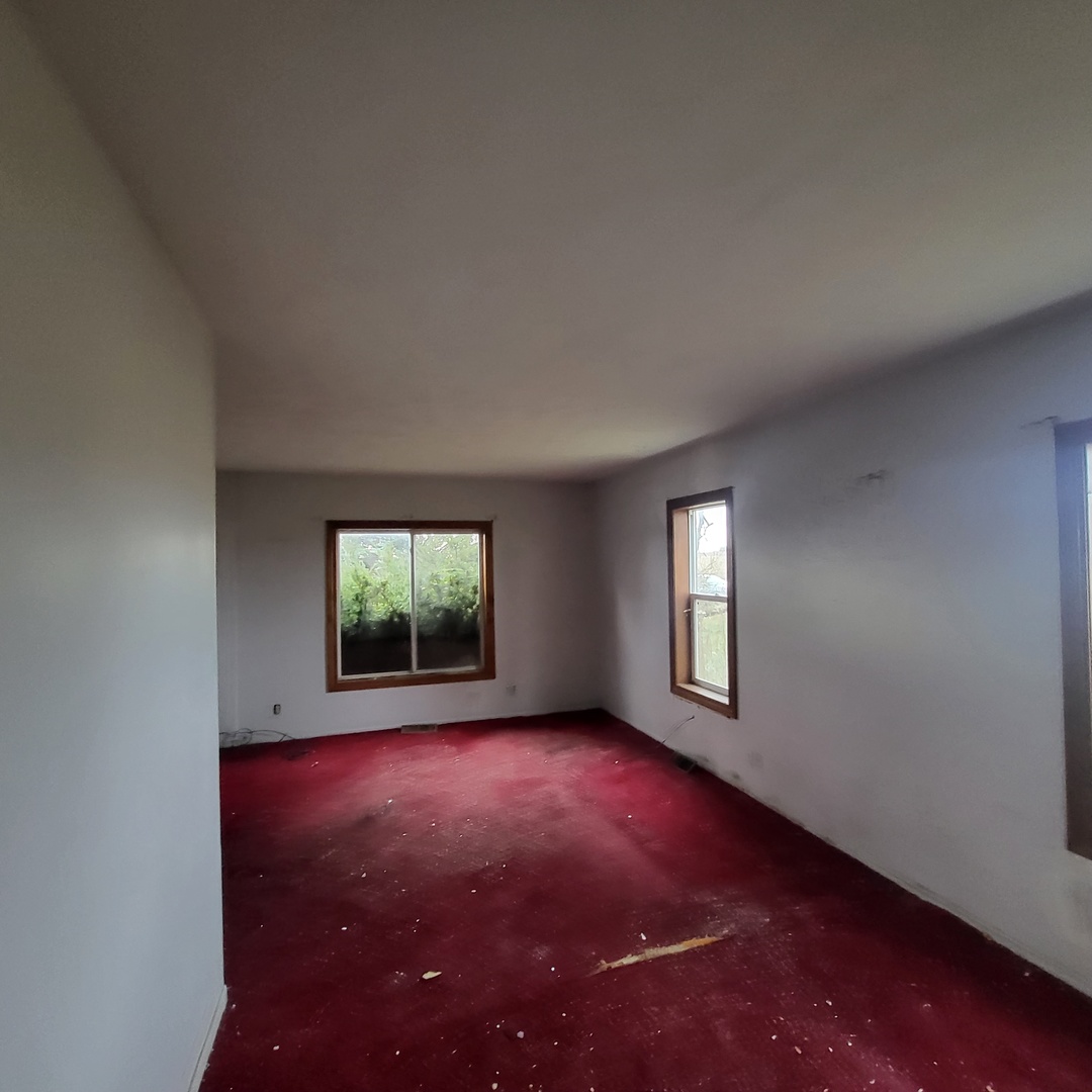 6515 East 5000S Road St. Anne, IL 60964 - Photo 8 of 12 an empty room with windows