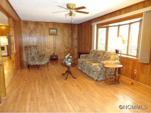 313 Saunook Road Waynesville, NC 28786 - Photo 2 of 22
