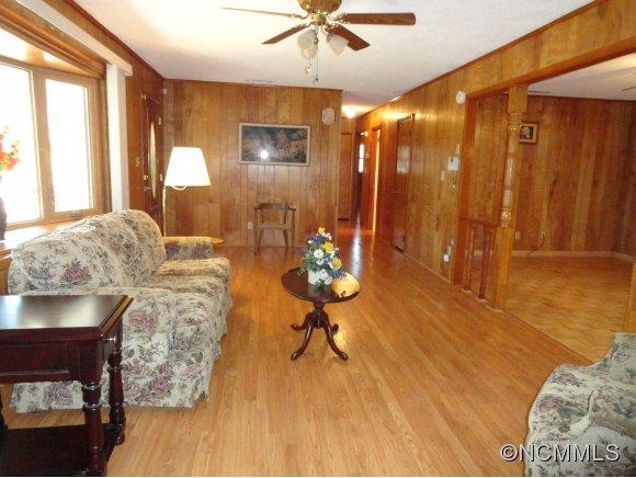 313 Saunook Road Waynesville, NC 28786 - Photo 3 of 22
