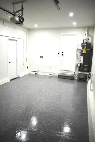 a view of a livingroom with furniture