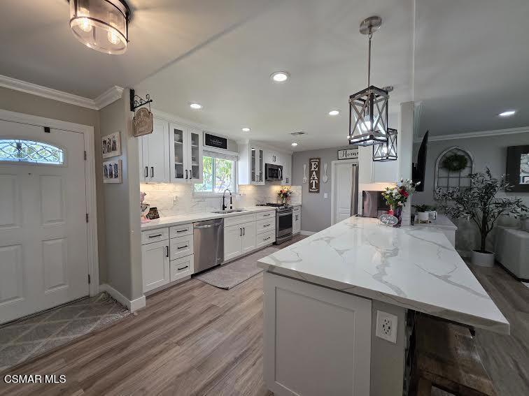 1748 Ahart Street Simi Valley, CA 93065 - Photo 5 of 26