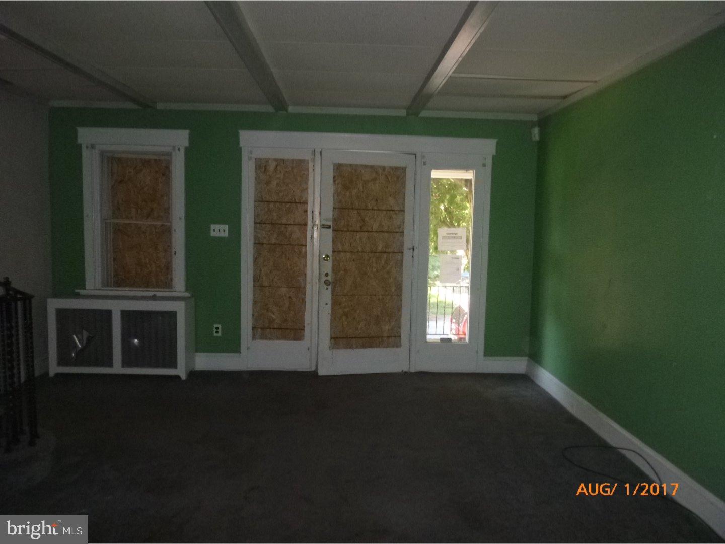 7822 Cottage Street Philadelphia, PA 19136 - Photo 4 of 12 Living Room