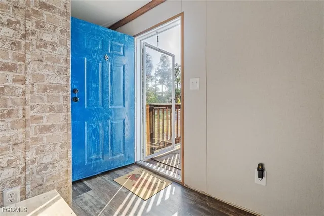a view of a livingroom with furniture and a dining table