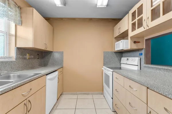 $350,000 | 3868 Southwest 107th Avenue, Unit 511, Miami, FL 33165