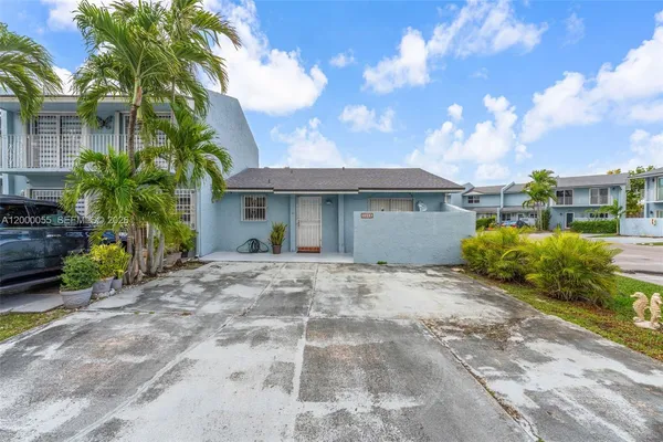 $350,000 | 3868 Southwest 107th Avenue, Unit 511, Miami, FL 33165