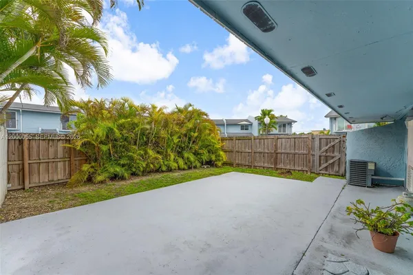 $350,000 | 3868 Southwest 107th Avenue, Unit 511, Miami, FL 33165