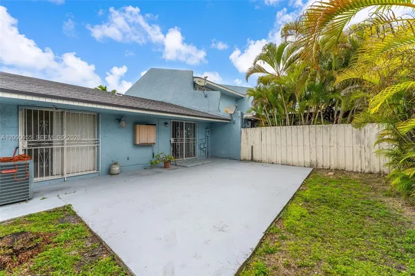 $350,000 | 3868 Southwest 107th Avenue, Unit 511, Miami, FL 33165